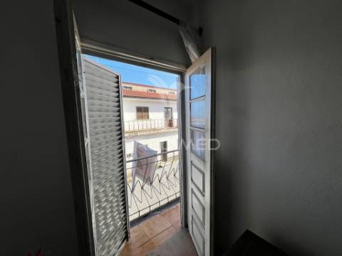 Moradia t4 em chãs , v.n. foz coa