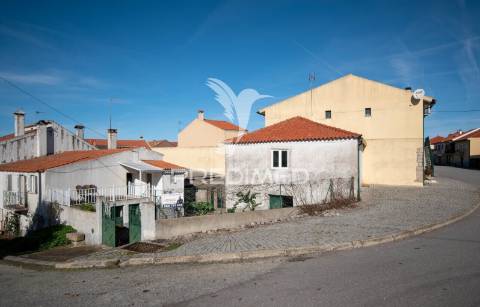 Moradia à venda em sequeiros, concelho da mêda – apenas 42.000 €