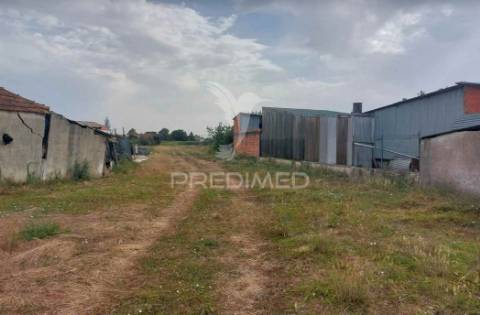 Moradia em ruínas c/ 144m2 - oiã