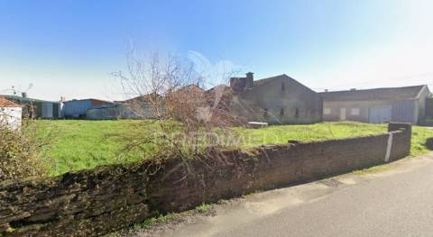 Moradia em ruínas c/ 144m2 - oiã