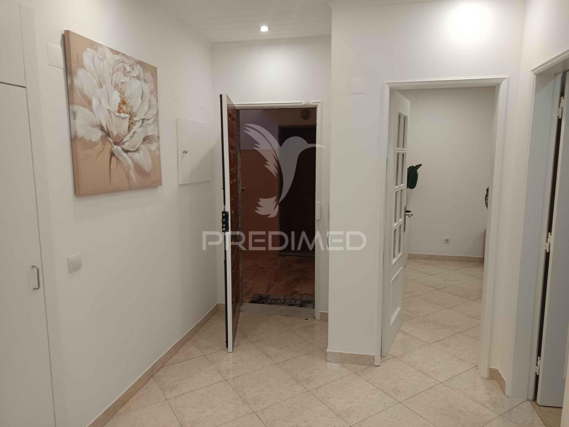 Apartamento todo remodelado com vista desafoga em  vale flores