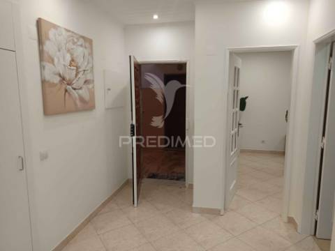 Apartamento todo remodelado com vista desafoga em  vale flores