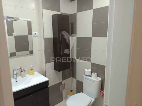 Apartamento todo remodelado com vista desafoga em  vale flores