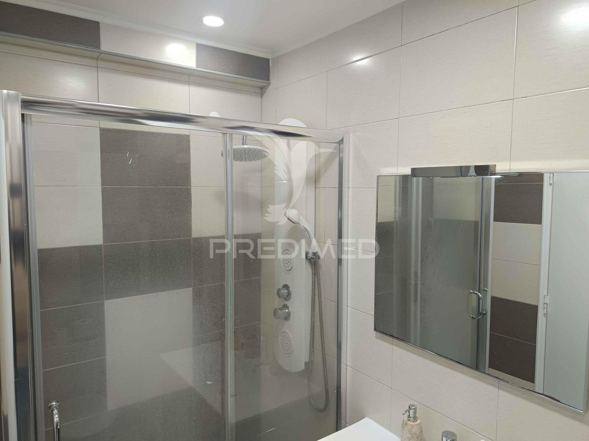 Apartamento todo remodelado com vista desafoga em  vale flores