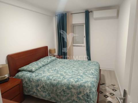 Apartamento todo remodelado com vista desafoga em  vale flores