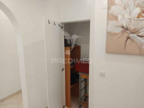 Apartamento todo remodelado com vista desafoga em  vale flores