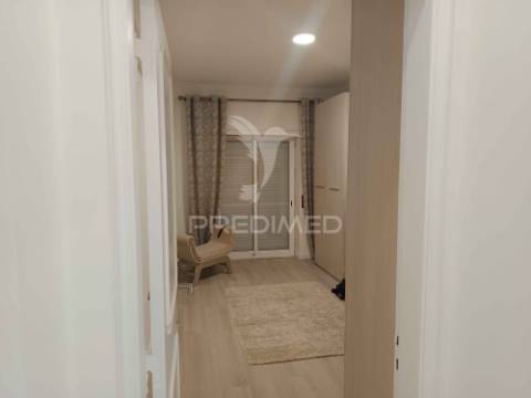 Apartamento todo remodelado com vista desafoga em  vale flores