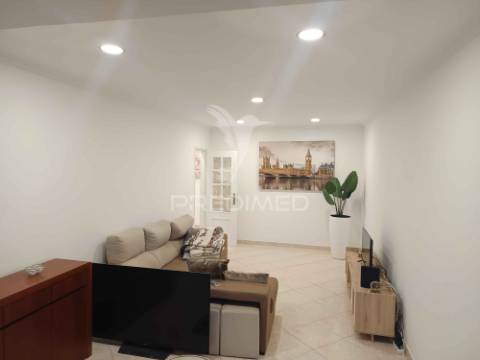 Apartamento todo remodelado com vista desafoga em  vale flores