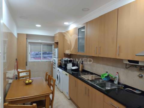 Apartamento todo remodelado com vista desafoga em  vale flores
