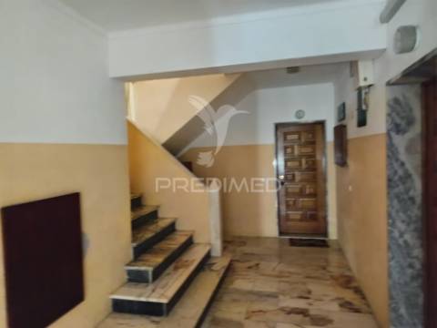 Apartamento todo remodelado com vista desafoga em  vale flores