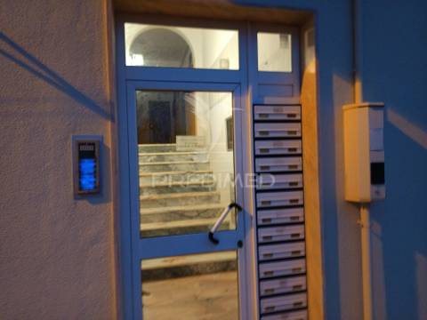 Apartamento todo remodelado com vista desafoga em  vale flores