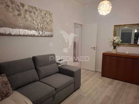 Apartamento remodelado a 5minutos do dos barcos da a2 e a33