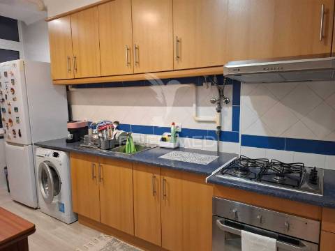 Apartamento remodelado a 5minutos do dos barcos da a2 e a33