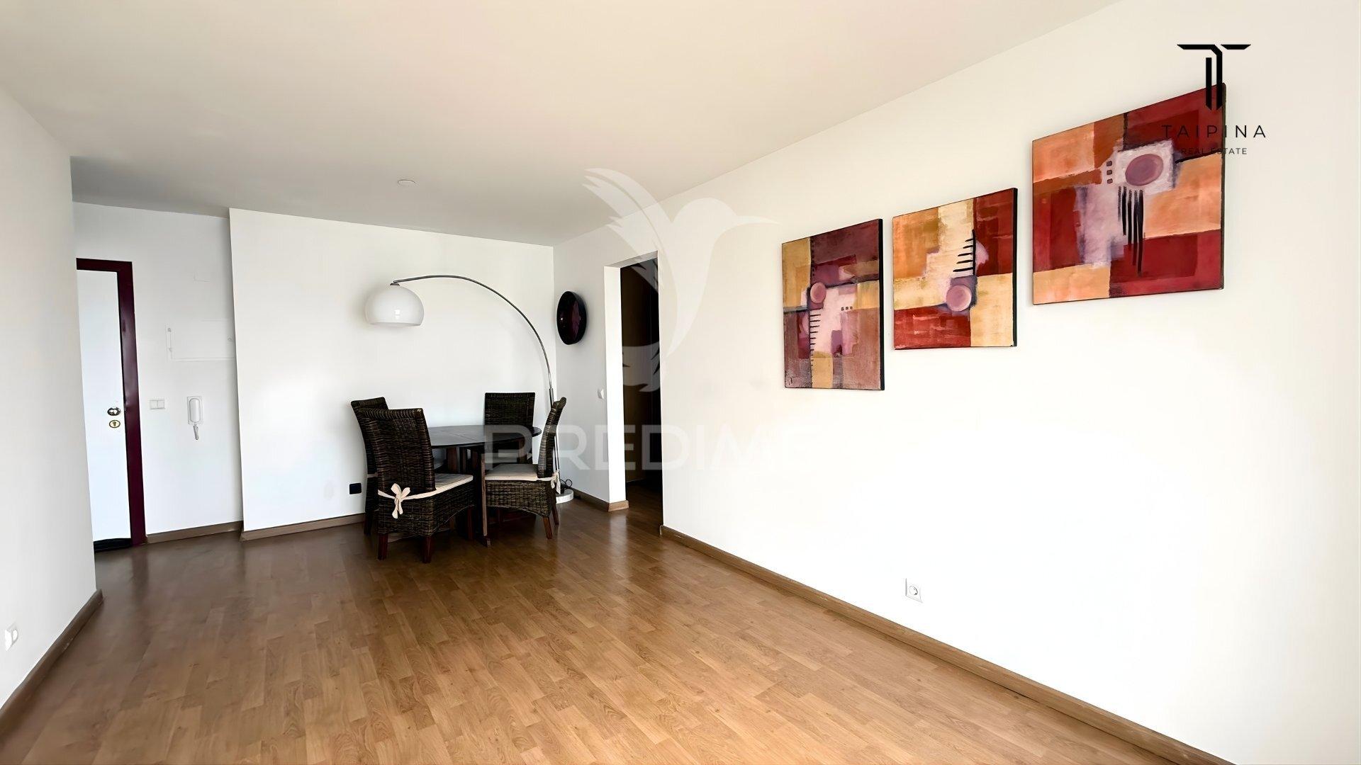 Apartamento t1 com vista desafogada | 55 m² | elevadores | parqueamento | monte da caparica