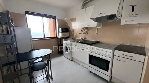Apartamento t1 com vista desafogada | 55 m² | elevadores | parqueamento | monte da caparica