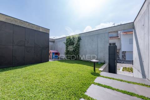 Moradia t3 de luxo em condomínio fechado | frente mar | praia de moledo