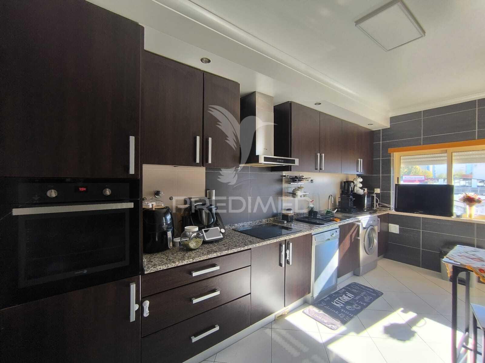 Apartamento t4 duplex com garagem em abrantes — espaço, luz e vistas abertas