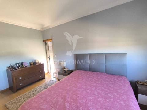 Apartamento t4 duplex com garagem em abrantes — espaço, luz e vistas abertas