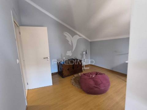 Apartamento t4 duplex com garagem em abrantes — espaço, luz e vistas abertas