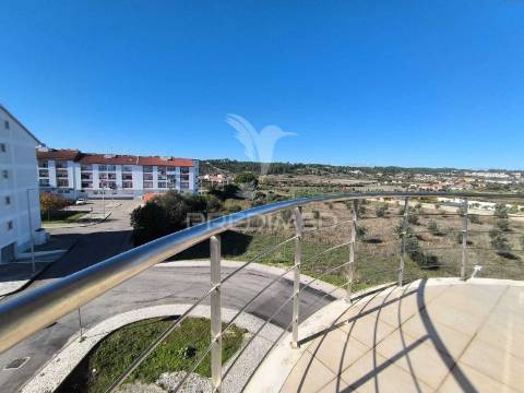 Apartamento t4 duplex com garagem em abrantes — espaço, luz e vistas abertas