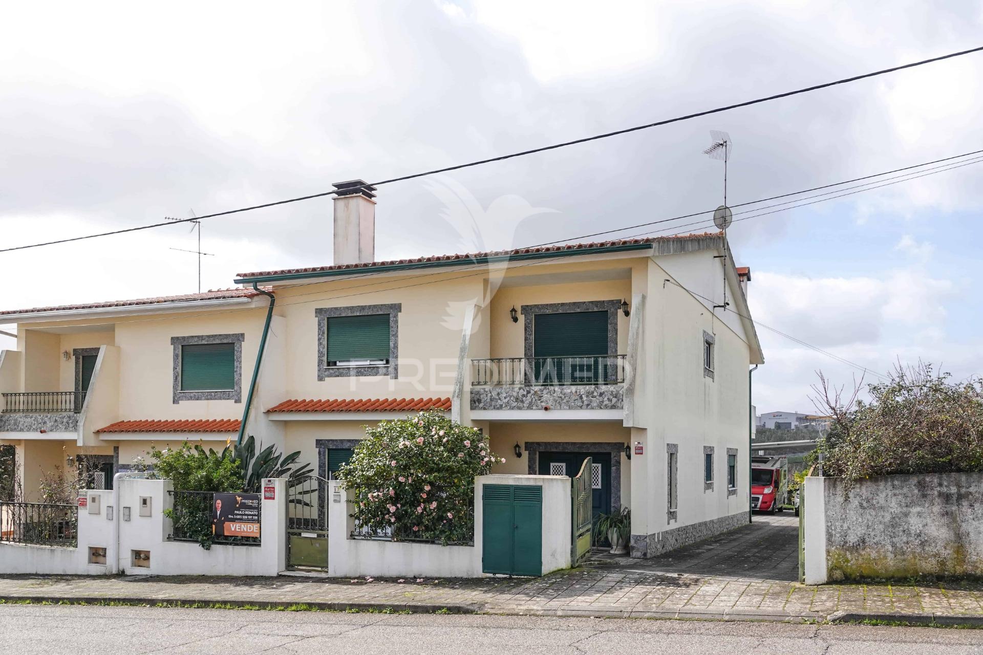 Moradia geminada v4, casais de revelhos – abrantes.