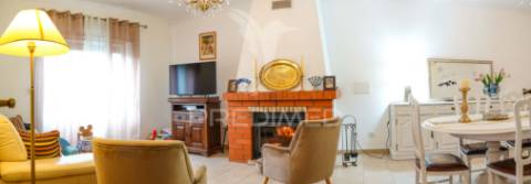 Moradia geminada v4, casais de revelhos – abrantes.