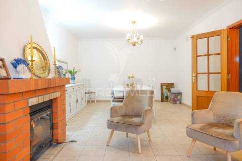 Moradia geminada v4, casais de revelhos – abrantes.