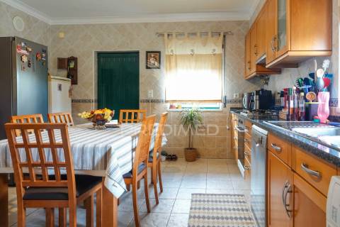 Moradia geminada v4, casais de revelhos – abrantes.