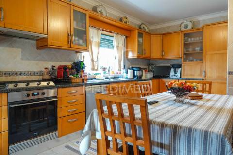 Moradia geminada v4, casais de revelhos – abrantes.