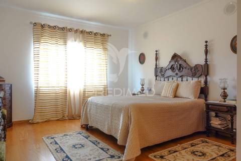 Moradia geminada v4, casais de revelhos – abrantes.