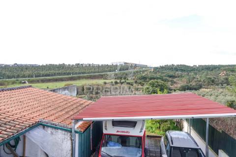 Moradia geminada v4, casais de revelhos – abrantes.