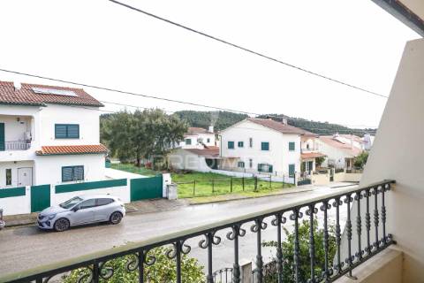 Moradia geminada v4, casais de revelhos – abrantes.