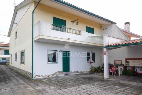 Moradia geminada v4, casais de revelhos – abrantes.