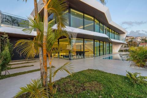 Luxuosa moradia t4 com piscina vista mar.