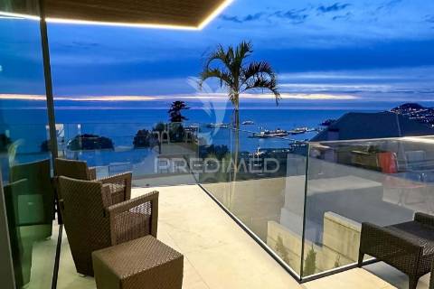 Luxuosa moradia t4 com piscina vista mar.