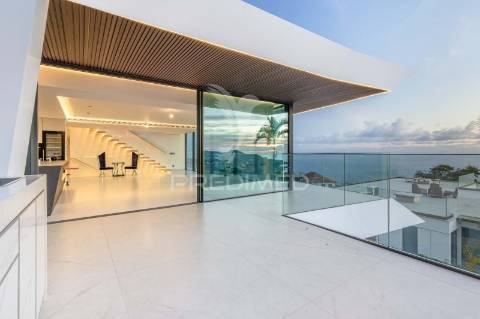 Luxuosa moradia t4 com piscina vista mar.