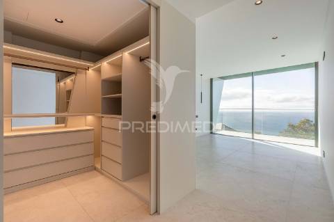 Luxuosa moradia t4 com piscina vista mar.