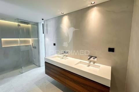 Luxuosa moradia t4 com piscina vista mar.