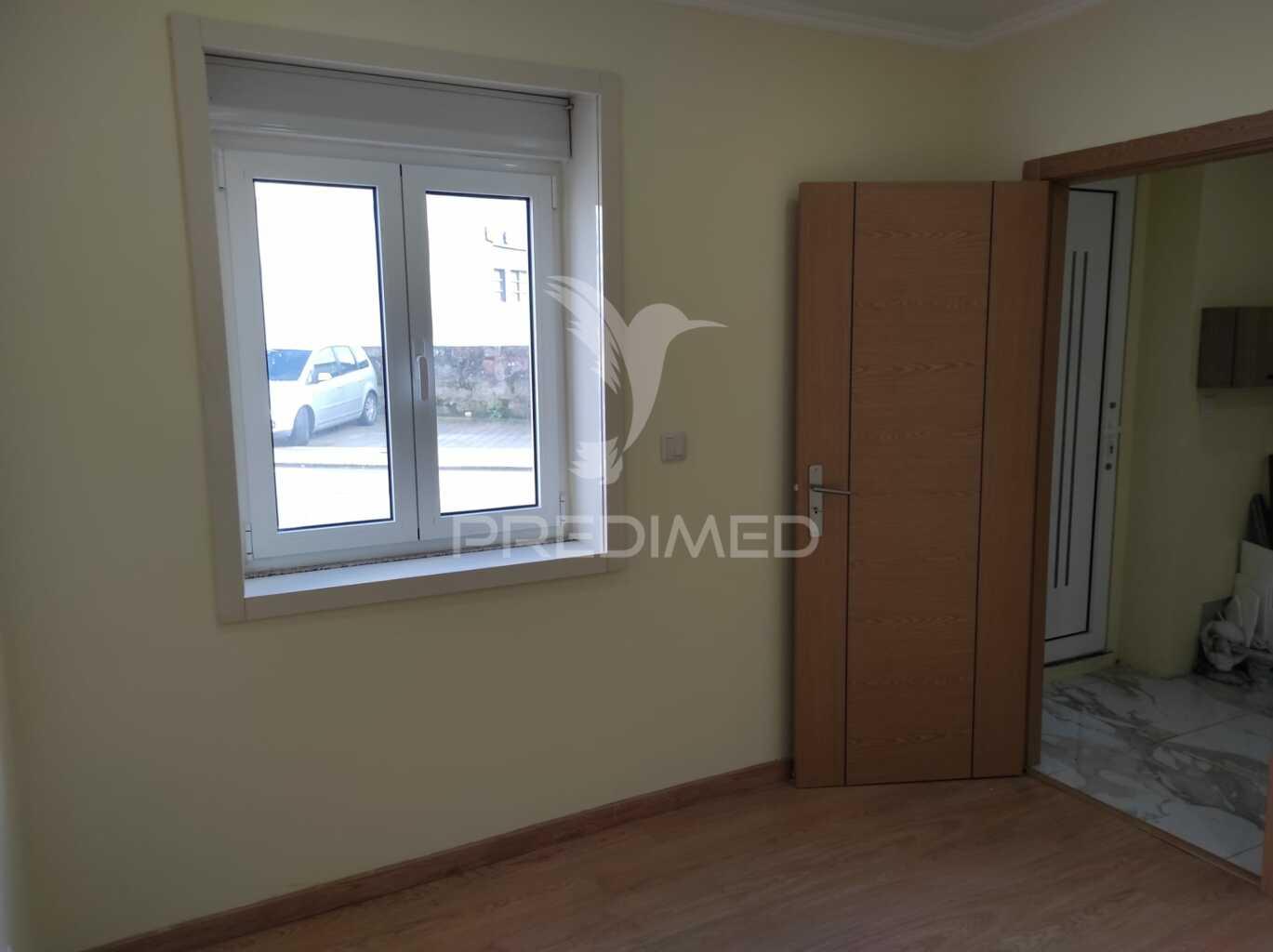 Moradia térrea, totalmente renovada em são roque da lameira