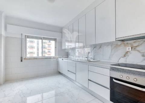 Apartamento t2 no carregado com elevador