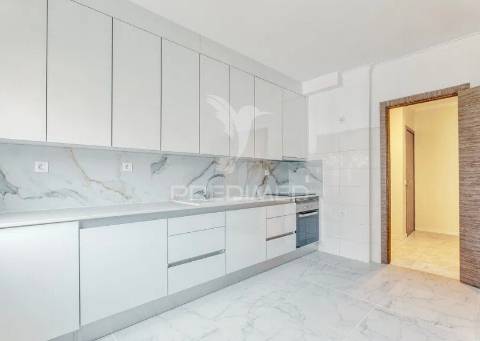 Apartamento t2 no carregado com elevador