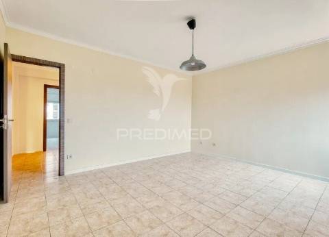 Apartamento t2 no carregado com elevador