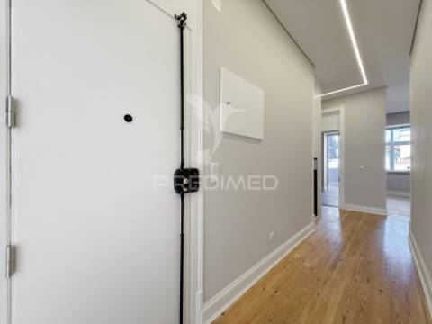 T3 totalmente renovado em lisboa - areeiro