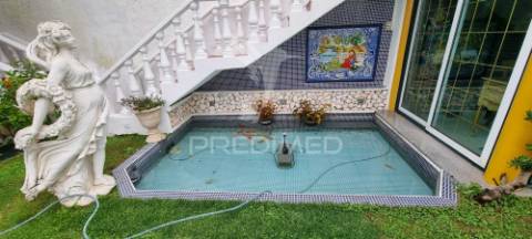 Moradia t4+1 com piscina em esgueira