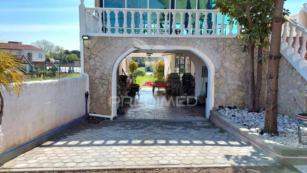 Moradia t4+1 com piscina em esgueira