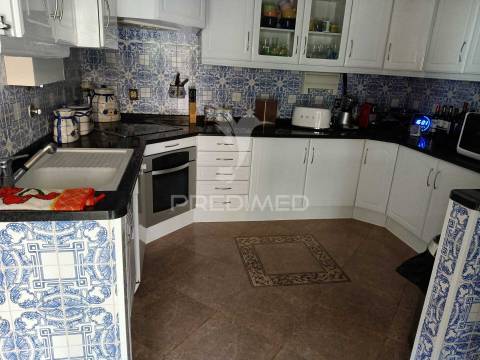 Moradia t4+1 com piscina em esgueira