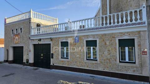 Moradia t4+1 com piscina em esgueira