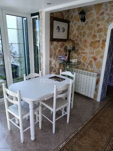 Moradia t6 com piscina em esgueira