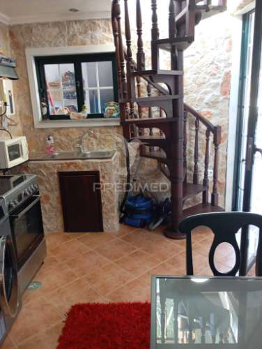 Moradia t6 com piscina em esgueira