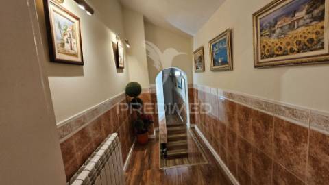 Moradia t6 com piscina em esgueira